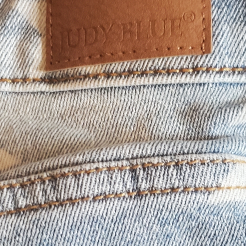 Judy Blue Star Print Distressed Light Blue Cut-Off Short Frayed Hem Size S 00/2 - Picture 10 of 10